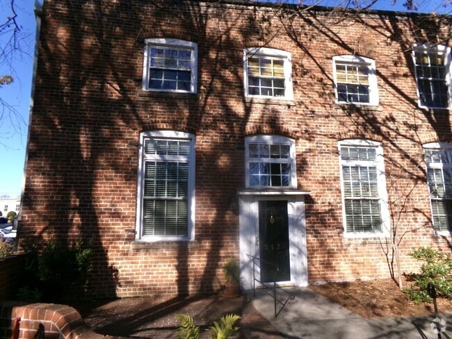 Building Photo - Downtown living Rental