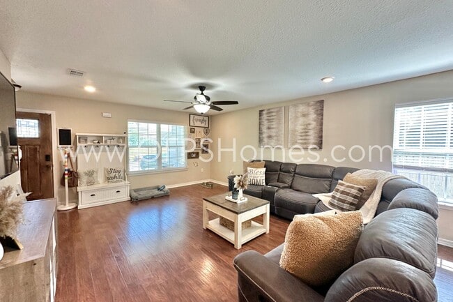 Photo - 454 Eisenhower Dr