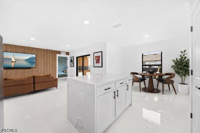 Photo - 2112 NE 1st Ave