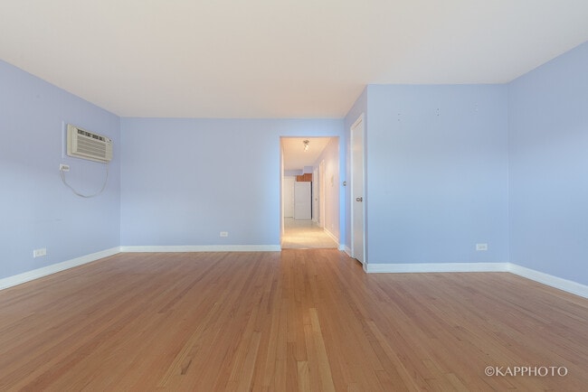 Photo - 5942 W Addison St Unit 1
