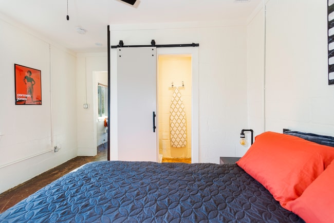 Photo - 958 Smith St SW Unit B