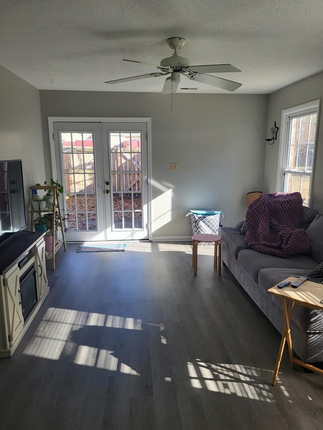 Photo - 114 King George Ct