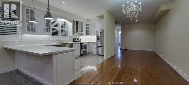 Photo - 1721 Ellesmere Rd