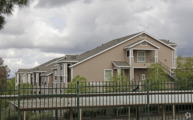 Photo - Avian Glen Apartments