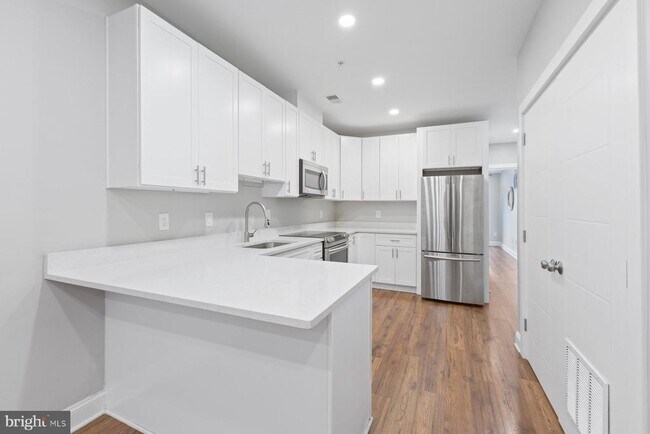 Building Photo - 3110 Georgia Ave NW Unit 403