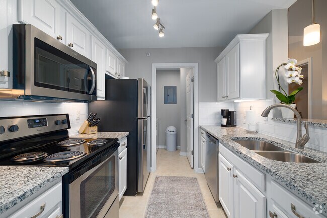 2BR, 2BA - Kitchen