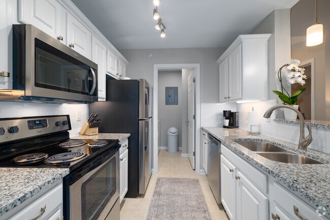 2 habitaciones, 2 baños - Cocina - Regency Park Apartments