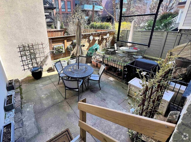 Building Photo - 129 Willow Ave Unit 1L Rental