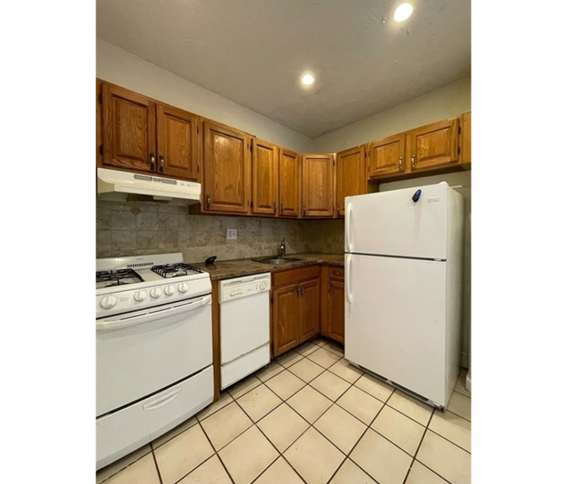 Photo - 2 bed/1 bath in Allston