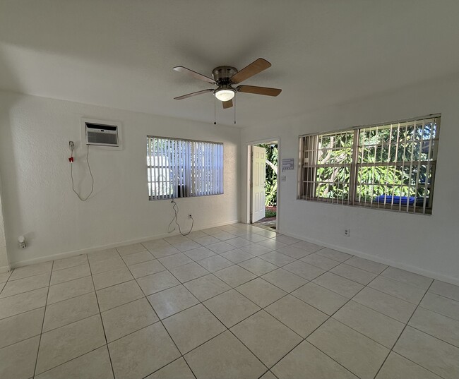 Building Photo - 2515 McKinley St Unit Rear