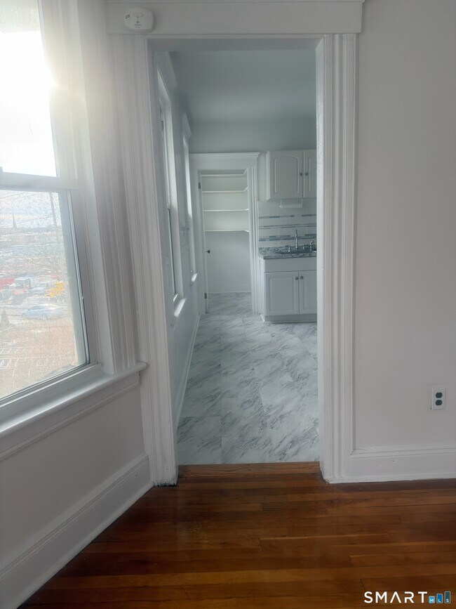 Photo - 831-833-833 William St Unit 2