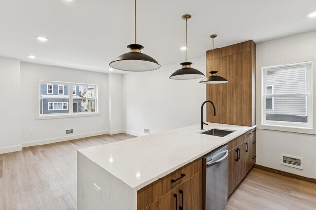 Photo - 84 Hollywood Ave