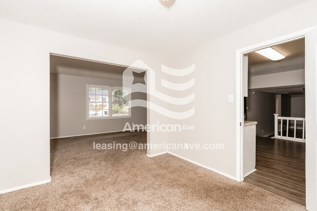 Photo - 404 Laurie Ln