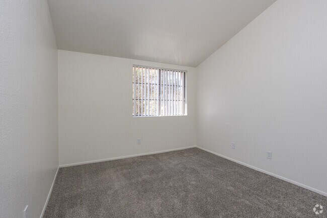 1BR, 1BA - 680SF