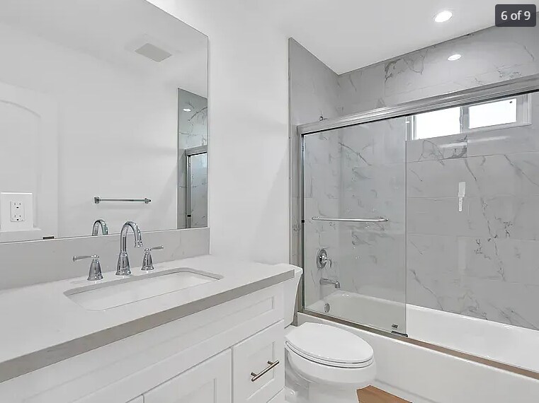 Photo - 2514 E Adams St