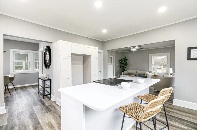 Photo - 3 bedroom / 2 bathroom home with Fenced Ba...