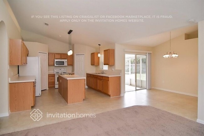 Photo - 420 NW Byron St