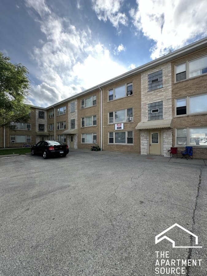 Photo - 7632.5 N Milwaukee Ave Unit 2B