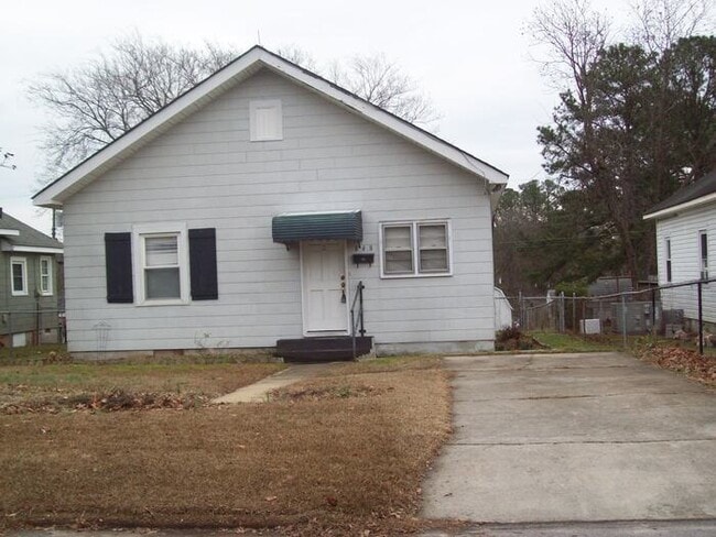 Photo - 648 Williams St House