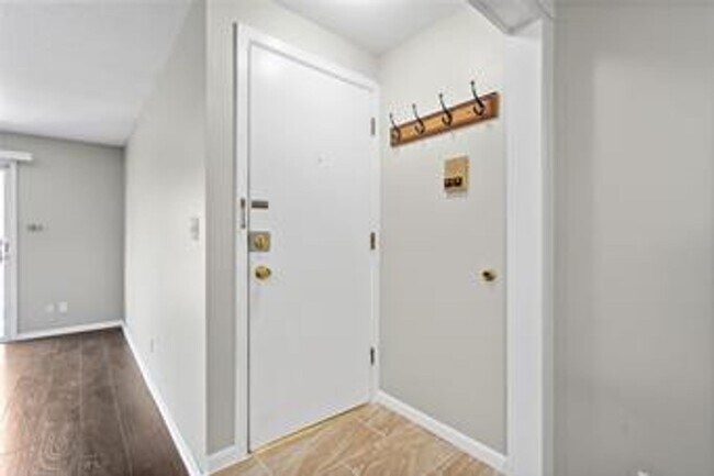 Photo - {4520-28} Cliff House Condo + 2 Balconies ...