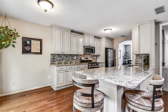 Photo - 6165 Pattingham Dr