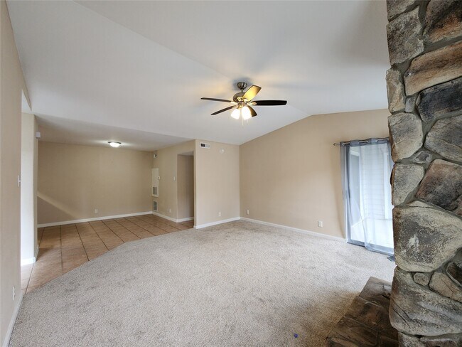 Photo - 17401 Red Oak Dr Unit 100