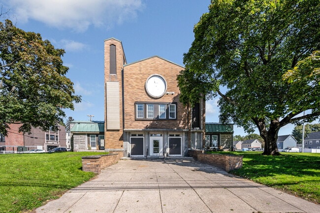 Photo - 241 W 6th St