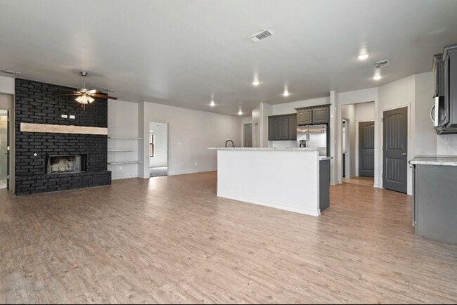 Photo - 4 bed 2 bath in North Pointe now available