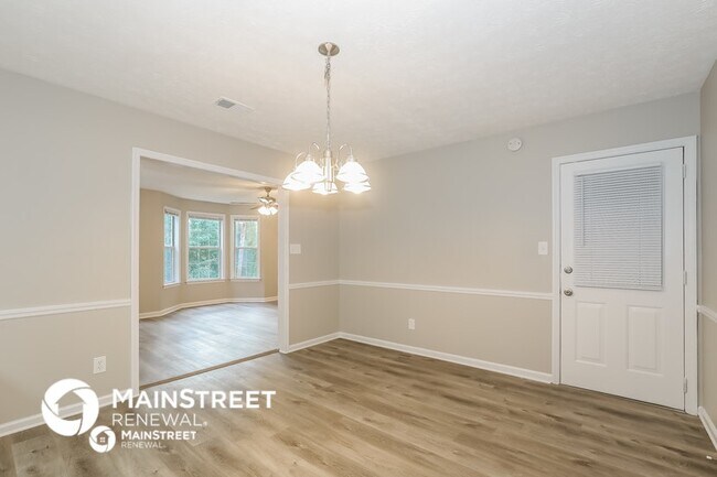 Photo - 2630 King George Ct NE