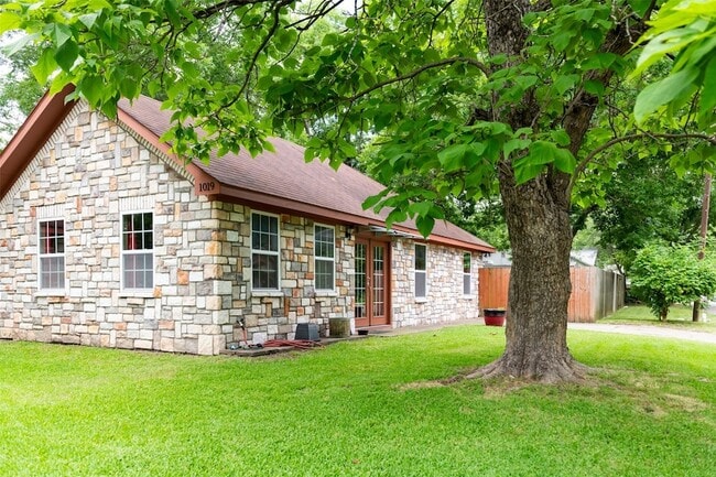 Photo - 1019 Pine St