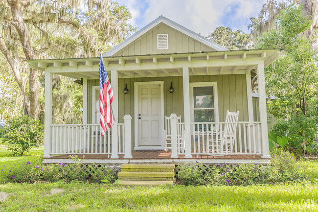 Building Photo - 2BR/2BA Charming Home in Oxford