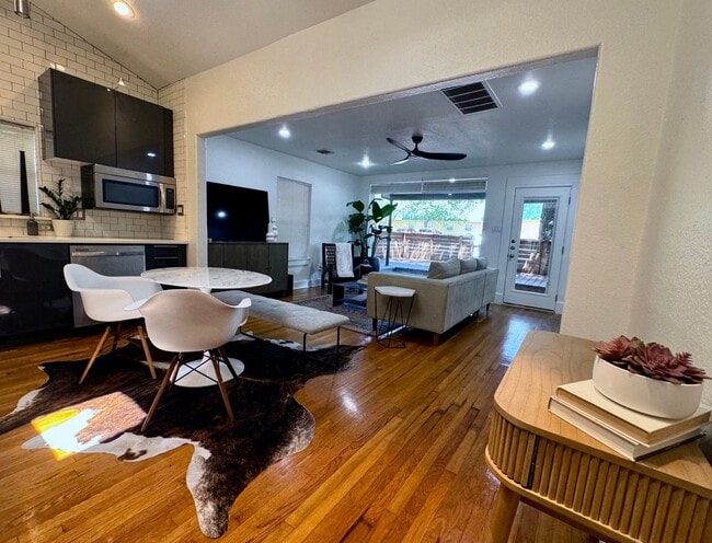 Photo - 1810 Newton St