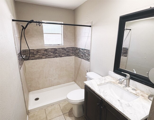 Building Photo - 15822 Baybriar Dr