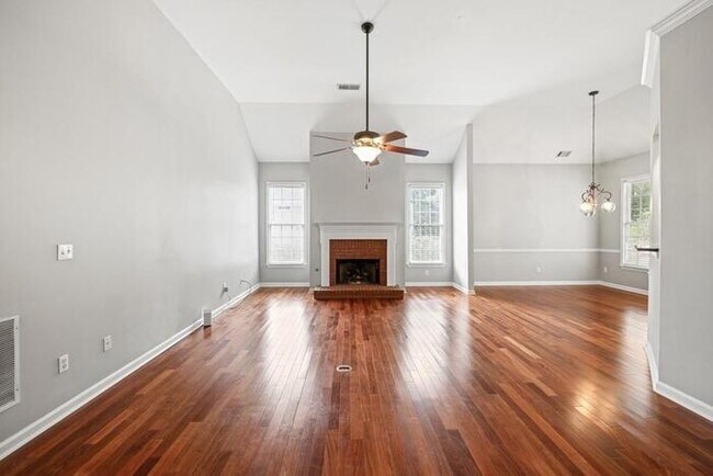 Photo - House 4 Beds 2 Baths