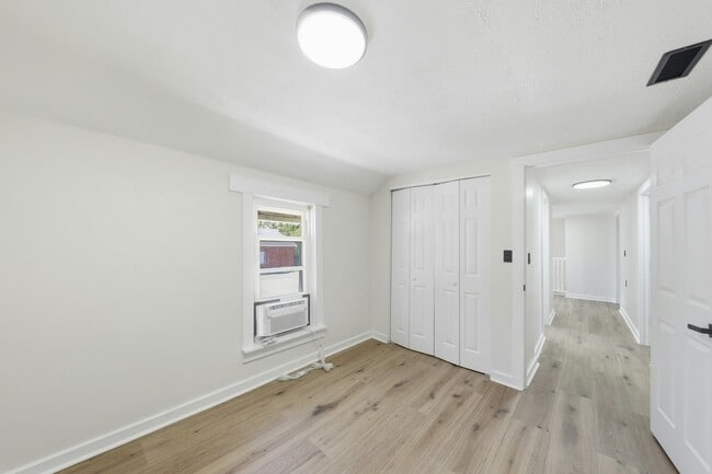 Photo - 125 E Market St