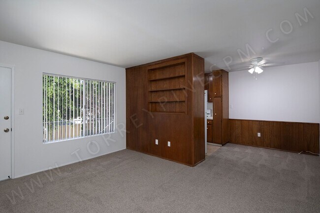 Building Photo - Charming 1 BR in Pacific Beach with Parking Unit 05