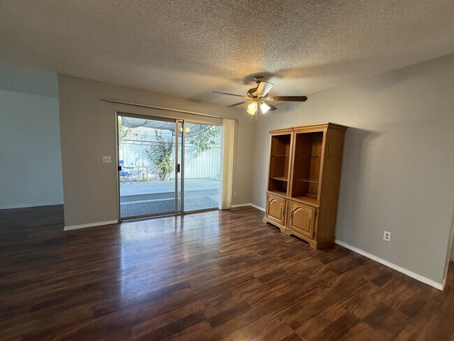1381 Hobart Dr