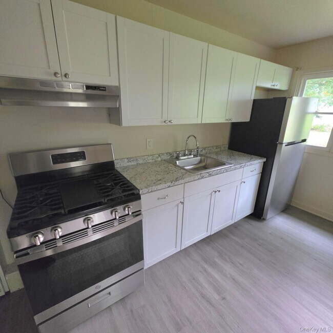 Photo - 2 Storybrook Ln W