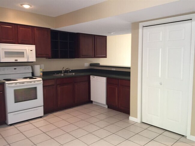 Photo - 2 bedroom Townhome: Oaklawn Park!