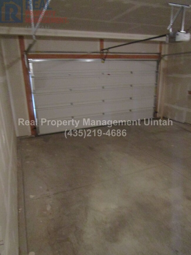 Photo - 3 bed 2.5 bath townhome in Fox Run