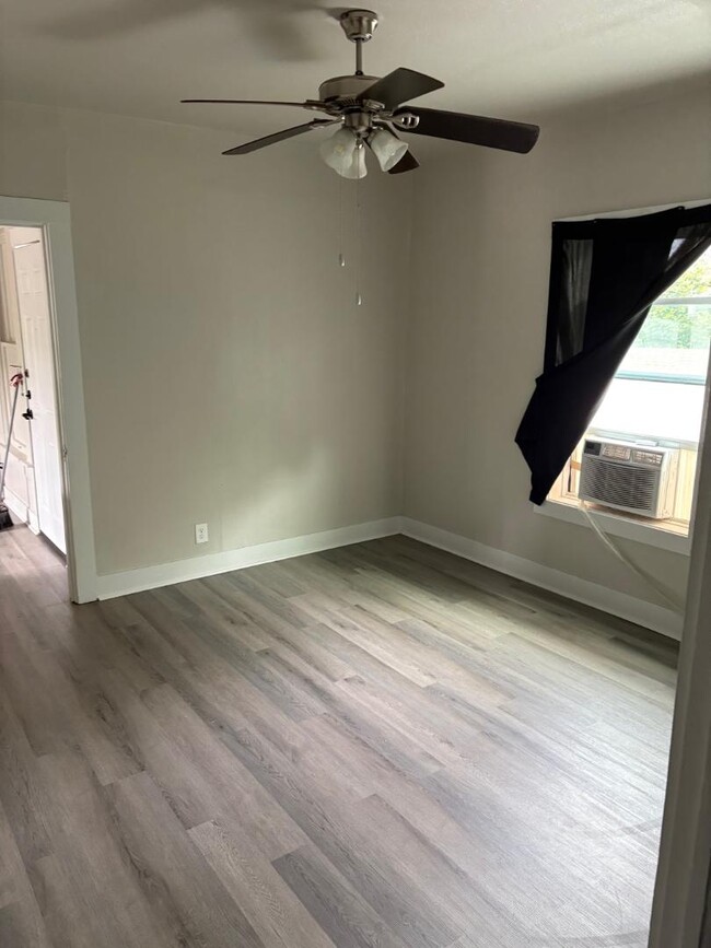 Photo - 406 S Fredonia St