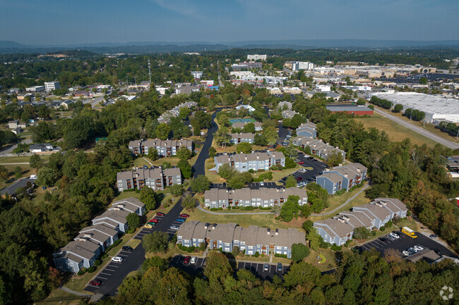 The district at discount hamilton place apartments