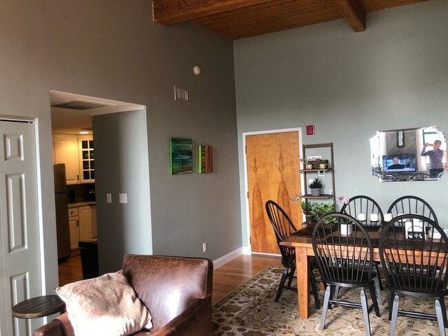 Building Photo - 54 Green St Unit 401