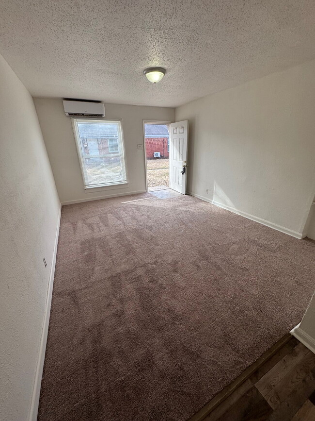 Photo - "Charming Studio Retreat with Full Bath in the Heart of Wichita!"