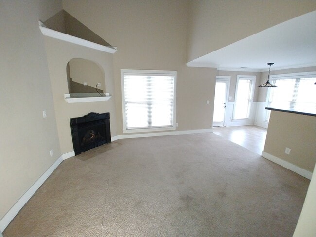 Photo - 2000 Rossburg Pl