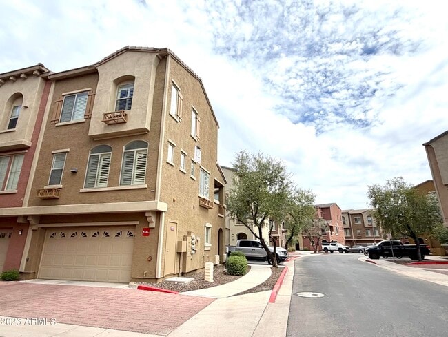 Photo - 900 S 94th St