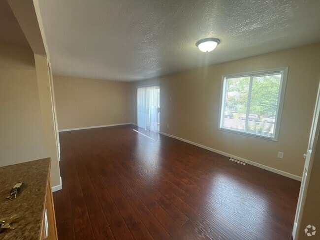 Building Photo - 886 Wescott Square Unit 103 Rental