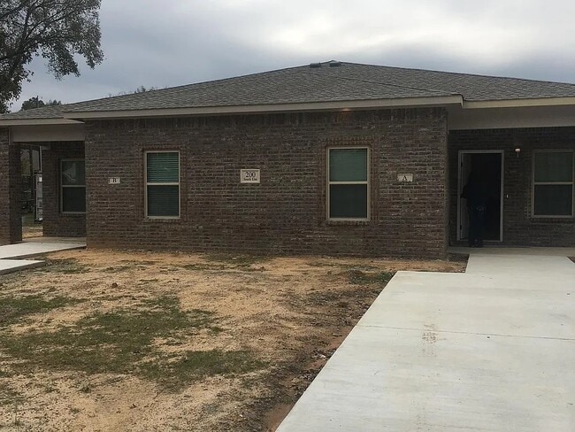 Building Photo - 200 S Elm St Unit Apt B