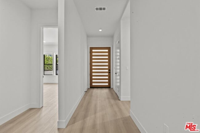 Photo - 521 N Martel Ave