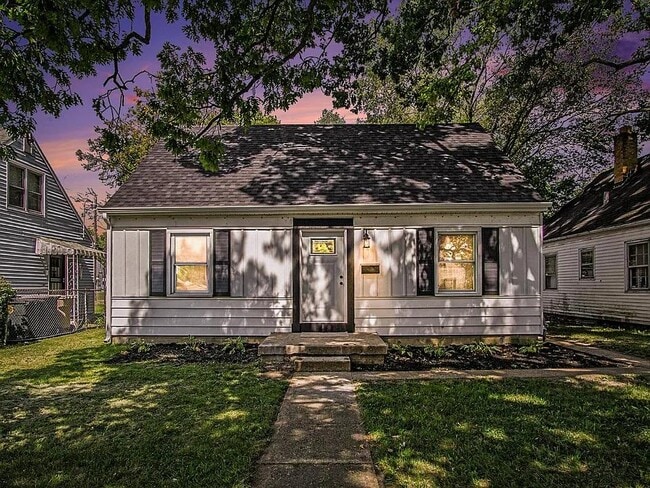 Photo - 2105 Elwood Ave